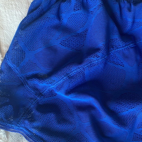Lululemon shorts 8 - Picture 3 of 4